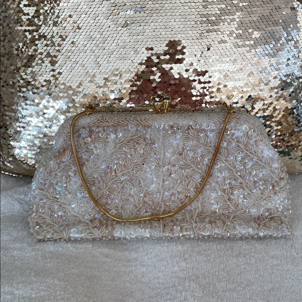 VTG. 1960’s Stephen Chu Hong Kong Hand Beaded Gold Chain Clutch Purse Crystals